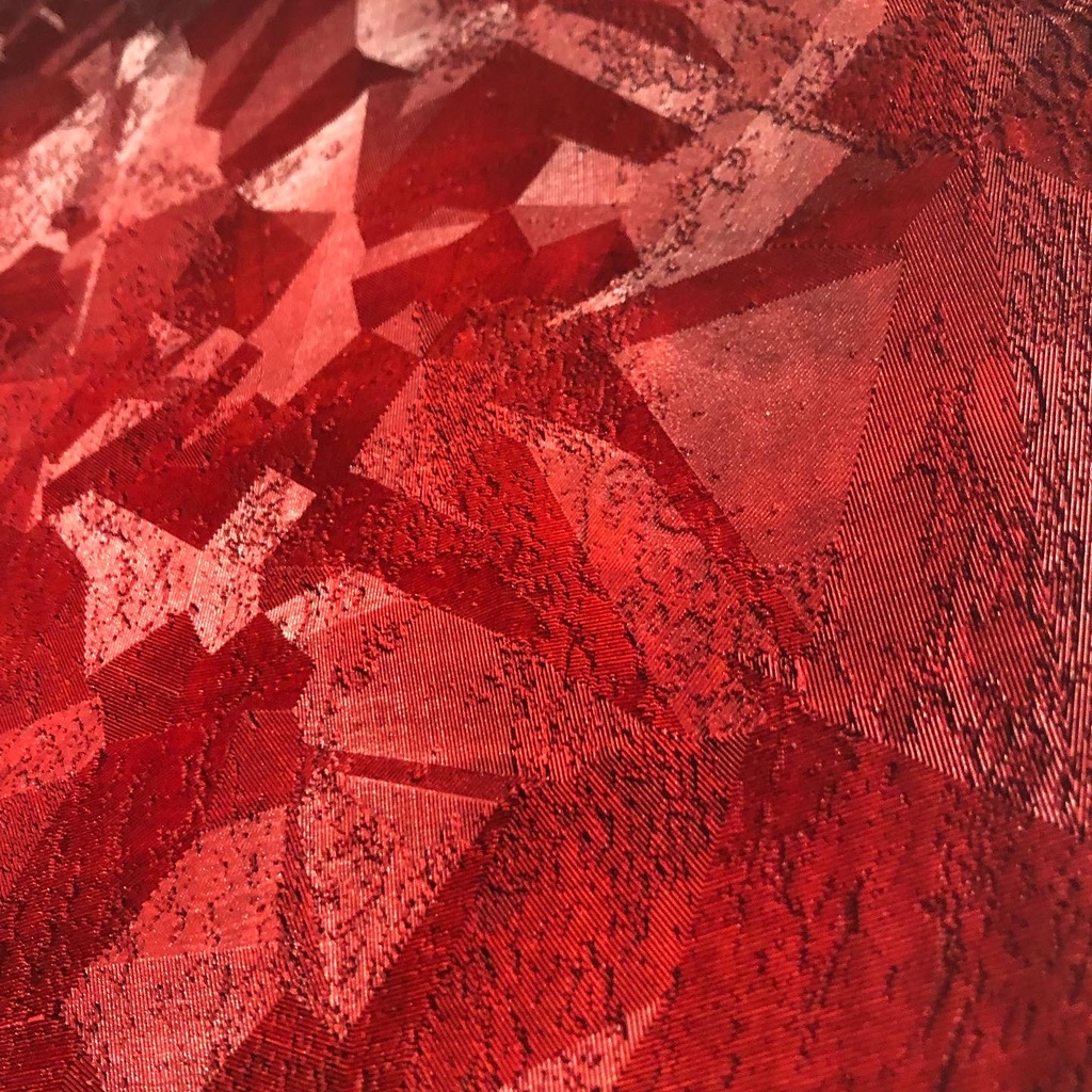 Jérome Blanc, detail, Lune Rouge Matière : Erable ondé, teinté rouge Prix 4500.-  Dim ø: 42cm